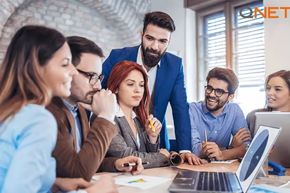 A group of entrepreneurs discussing
