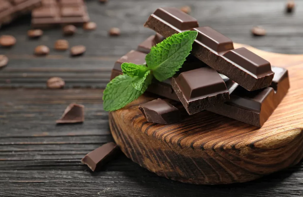 6 immunity-boosting foods you need to add to your diet today: image 7 Immunity-boosting foods: dark chocolate on a board