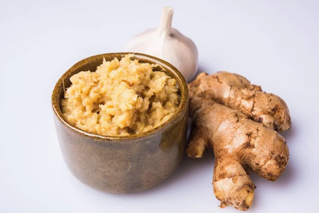 6 immunity-boosting foods you need to add to your diet today: image 3 Immunity-boosting foods: a cup of ginger paste with a clove of garlic